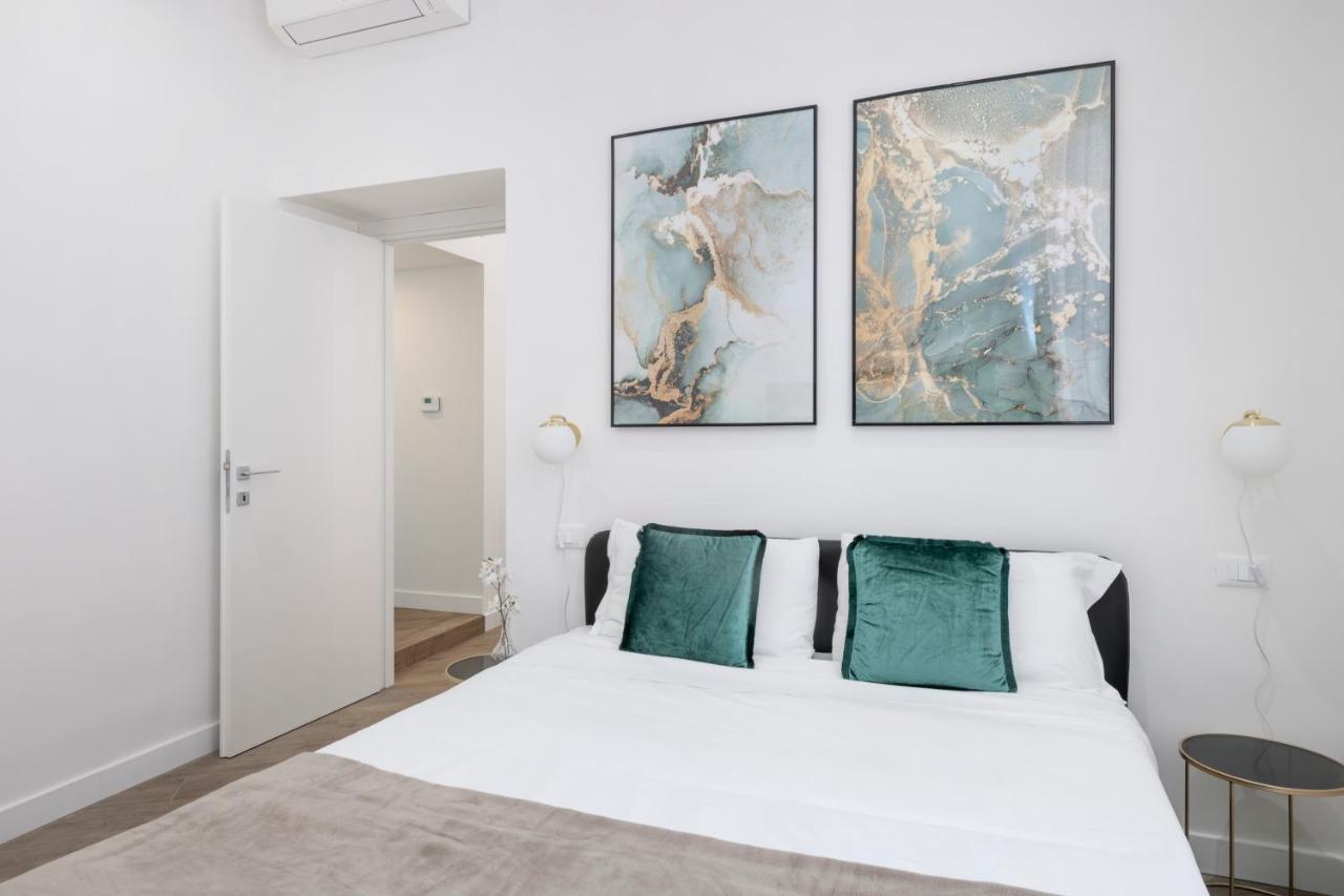 Apartment White Flat Cross Rom